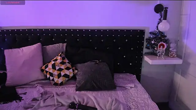 Ghosty Doll online show from 12-14-25, 01:17