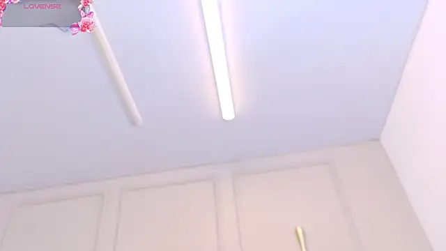 Snapshot of april_rousse chatting on 10-31-25, 12:13 april rousse online show from 10-31-25, 12:13