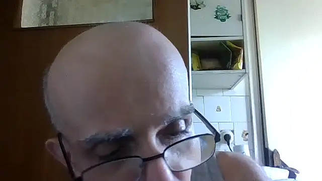Snapshot of mariusica1@xh chatting on 06-13-26, 01:09 mariusica1xh online show from 06-13-26, 01:09