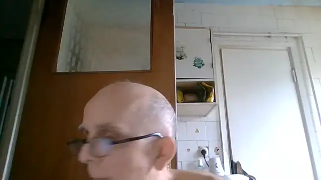 Snapshot of mariusica1@xh chatting on 06-23-26, 02:48 mariusica1xh online show from 06-23-26, 02:48