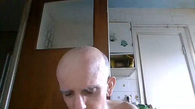 Snapshot of mariusica1@xh chatting on 06-19-26, 04:46 mariusica1xh online show from 06-19-26, 04:46