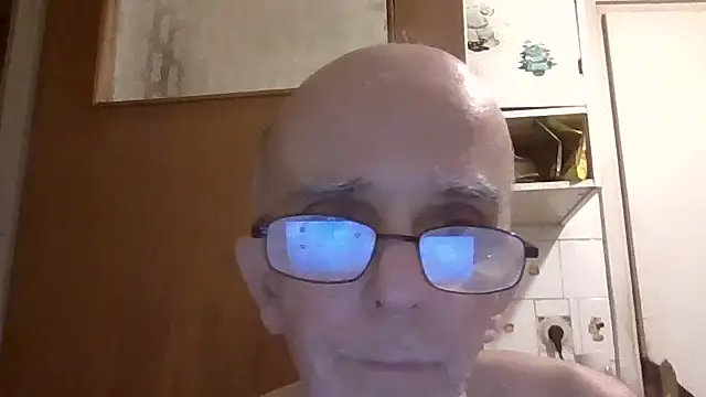 Snapshot of mariusica1@xh chatting on 07-14-26, 02:05 mariusica1xh online show from 07-14-26, 02:05