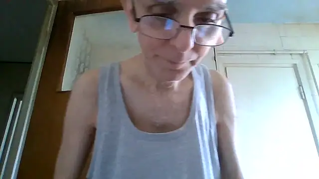 Snapshot of mariusica1@xh chatting on 06-18-26, 06:45 mariusica1xh online show from 06-18-26, 06:45