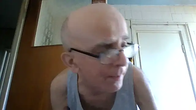 Snapshot of mariusica1@xh chatting on 06-17-26, 06:35 mariusica1xh online show from 06-17-26, 06:35