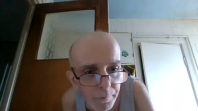 Snapshot of mariusica1@xh chatting on 06-22-26, 06:10 mariusica1xh online show from 06-22-26, 06:10