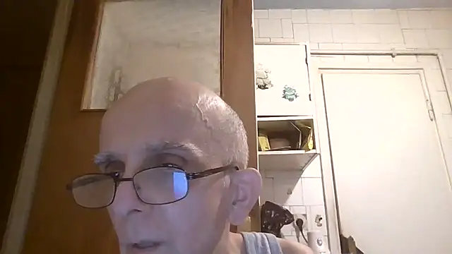 Snapshot of mariusica1@xh chatting on 06-17-26, 06:40 mariusica1xh online show from 06-17-26, 06:40