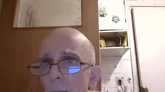 Snapshot of mariusica1@xh chatting on 06-30-26, 06:19 mariusica1xh online show from 06-30-26, 06:19