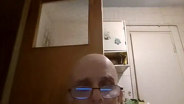 Snapshot of mariusica1@xh chatting on 06-18-26, 09:20 mariusica1xh online show from 06-18-26, 09:20
