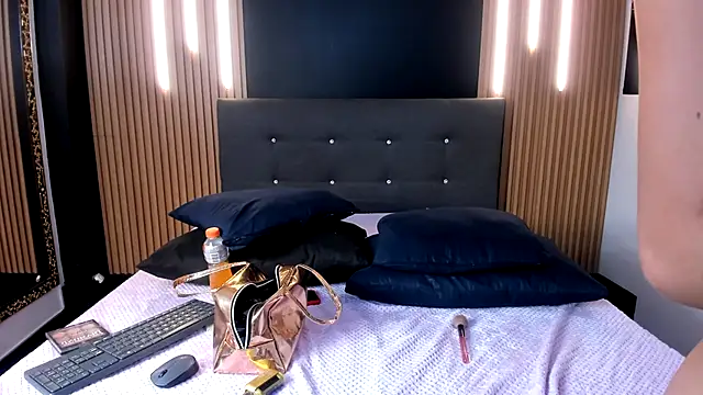 Venus medussa online show from 11-08-25, 02:48