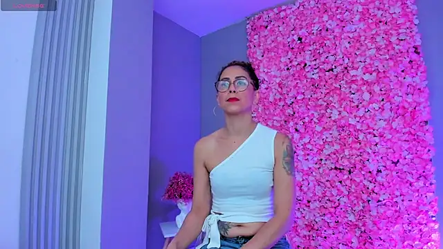 Snapshot of Angela_donnato chatting on 03-20-25, 03:23 Angela donnato online show from 03-20-25, 03:23