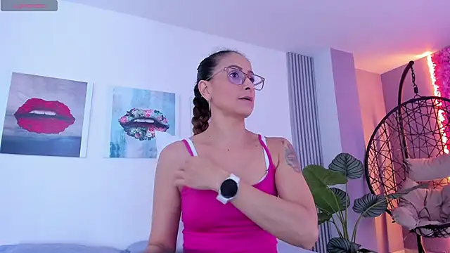 Snapshot of Angela_donnato chatting on 10-14-25, 03:29 Angela donnato online show from 10-14-25, 03:29