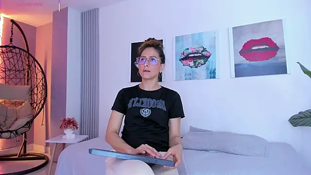 Snapshot of Angela_donnato chatting on 09-12-25, 03:28 Angela donnato online show from 09-12-25, 03:28