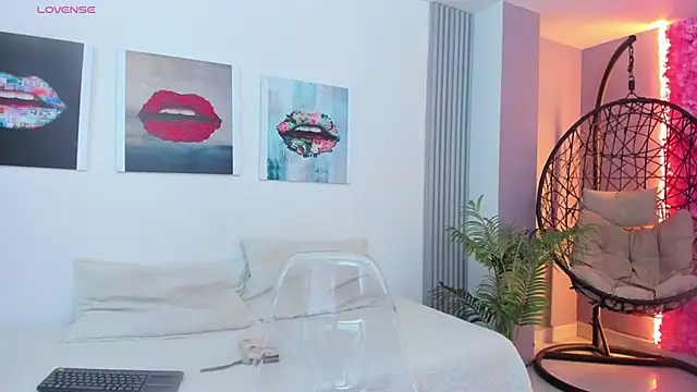 Snapshot of Angela_donnato chatting on 02-26-25, 03:46 Angela donnato online show from 02-26-25, 03:46