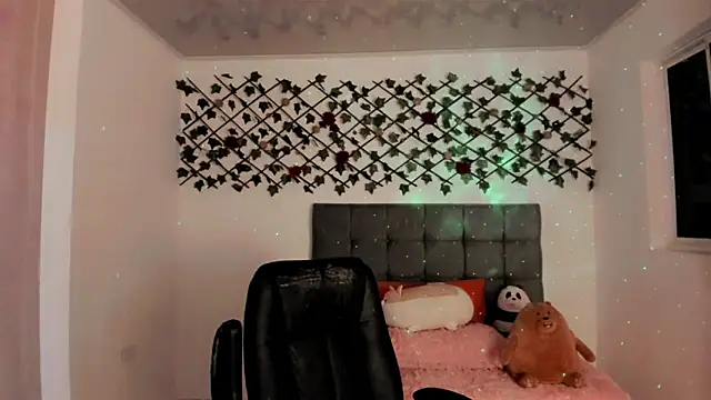 Lilith Miller21 online show from 12-20-25, 07:06