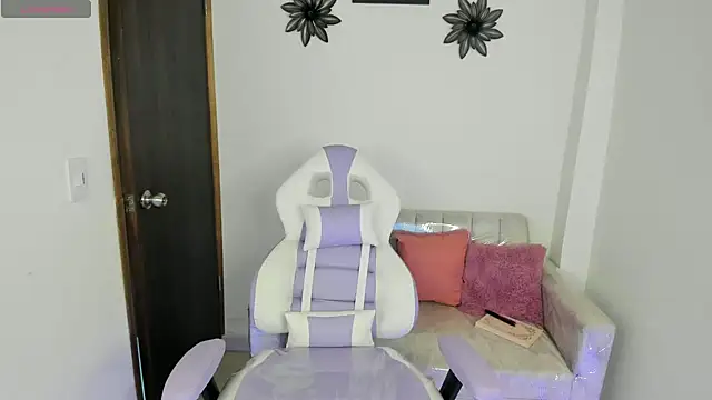 Snapshot of Charlotte_cowell_sub1_ chatting on 03-20-25, 11:23 Charlotte cowell sub1 online show from 03-20-25, 11:23