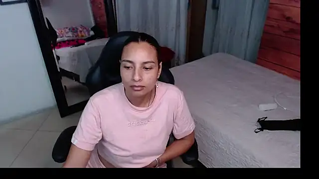 Snapshot of mykaelahoney chatting on 03-26-26, 01:15 mykaelahoney online show from 03-26-26, 01:15