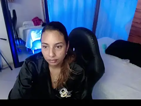 Snapshot of mykaelahoney chatting on 04-10-26, 08:32 mykaelahoney online show from 04-10-26, 08:32