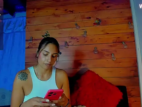 Snapshot of mykaelahoney chatting on 10-16-25, 03:26 mykaelahoney online show from 10-16-25, 03:26