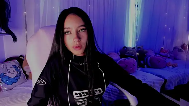 Snapshot of sophie_ws chatting on 12-24-24, 03:37 sophie ws online show from 12-24-24, 03:37