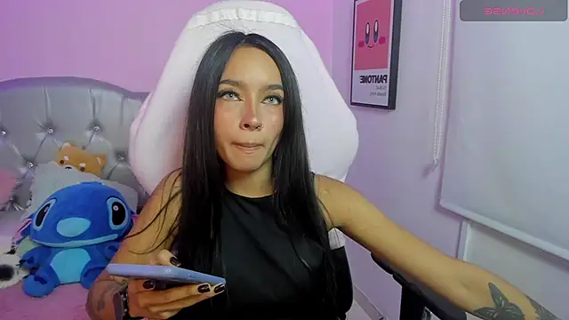 Snapshot of sophie_ws chatting on 11-18-25, 09:51 sophie ws online show from 11-18-25, 09:51