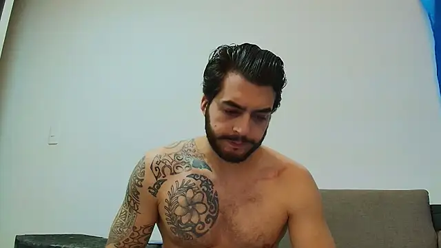 Snapshot of thomas_gun chatting on 05-01-26, 11:10 thomas gun online show from 05-01-26, 11:10