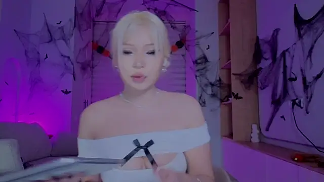 RileyMee online show from 10-26-25, 12:27