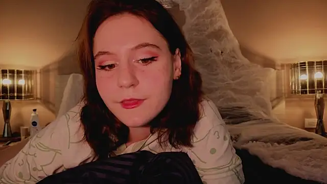 Diana Flower online show from 10-30-25, 04:22