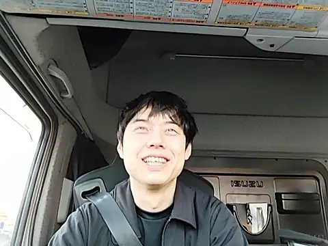 whitebriefboy online show from 04-05-26, 09:10