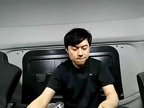 Snapshot of whitebriefboy chatting on 09-29-25, 04:01 whitebriefboy online show from 09-29-25, 04:01