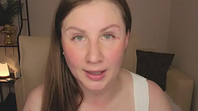 Snapshot of Helens_love chatting on 06-20-26, 03:00 Helens love online show from 06-20-26, 03:00