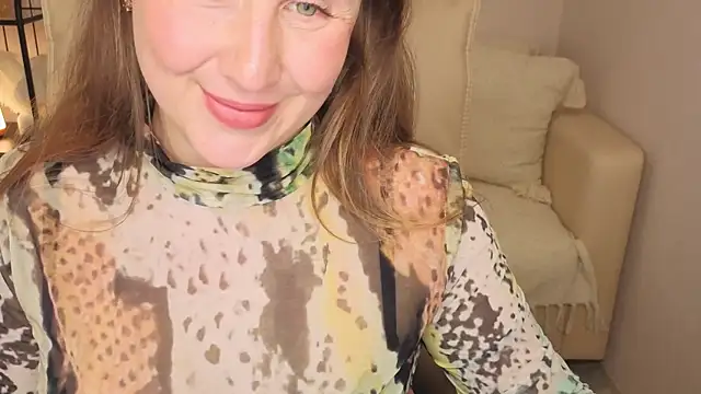 Snapshot of Helens_love chatting on 07-15-26, 05:25 Helens love online show from 07-15-26, 05:25