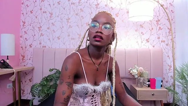 amber-hill online show from 12-19-25, 03:47