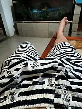 ReyDeCora online show from 10-17-25, 04:27