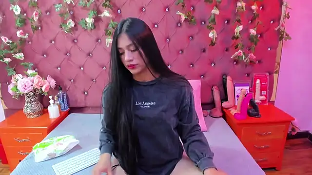 Mariana Prin online show from 10-23-25, 01:37