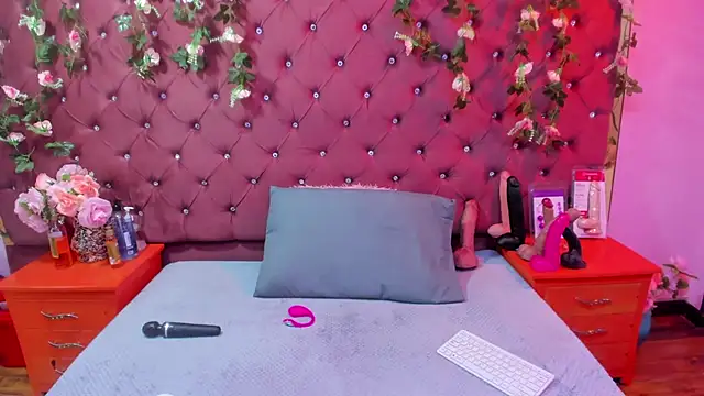 Mariana Prin online show from 10-19-25, 02:47