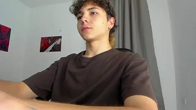 Snapshot of Joe23__ chatting on 10-10-25, 04:57 Joe23 online show from 10-10-25, 04:57