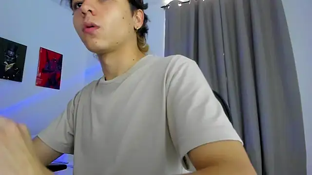 Snapshot of Joe23__ chatting on 10-17-25, 08:32 Joe23 online show from 10-17-25, 08:32