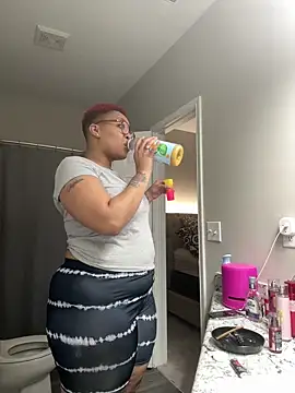 Snapshot of SexyHoneyRedd chatting on 12-17-24, 11:49 SexyHoneyRedd online show from 12-17-24, 11:49