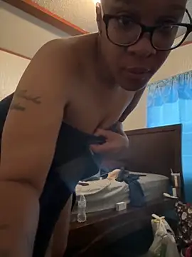 Snapshot of SexyHoneyRedd chatting on 09-19-25, 11:47 SexyHoneyRedd online show from 09-19-25, 11:47