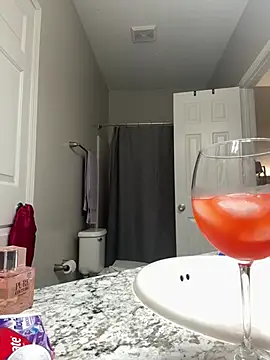 Snapshot of SexyHoneyRedd chatting on 02-17-25, 11:43 SexyHoneyRedd online show from 02-17-25, 11:43