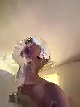 Snapshot of SexyHoneyRedd chatting on 10-16-25, 02:25 SexyHoneyRedd online show from 10-16-25, 02:25