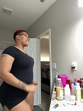 Snapshot of SexyHoneyRedd chatting on 12-22-24, 12:28 SexyHoneyRedd online show from 12-22-24, 12:28