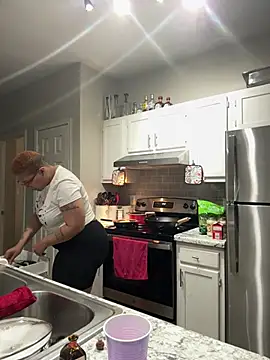 Snapshot of SexyHoneyRedd chatting on 02-16-25, 01:14 SexyHoneyRedd online show from 02-16-25, 01:14