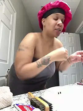 Snapshot of SexyHoneyRedd chatting on 01-17-25, 11:38 SexyHoneyRedd online show from 01-17-25, 11:38