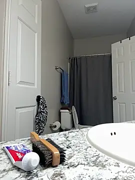 Snapshot of SexyHoneyRedd chatting on 02-28-25, 11:25 SexyHoneyRedd online show from 02-28-25, 11:25