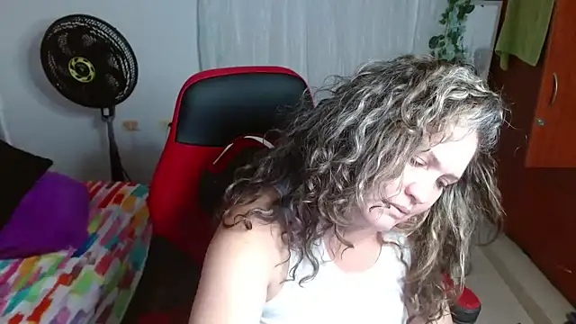 Snapshot of helenca43 chatting on 09-09-25, 10:14 helenca43 online show from 09-09-25, 10:14