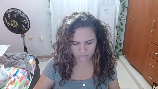 Snapshot of helenca43 chatting on 09-11-25, 11:21 helenca43 online show from 09-11-25, 11:21