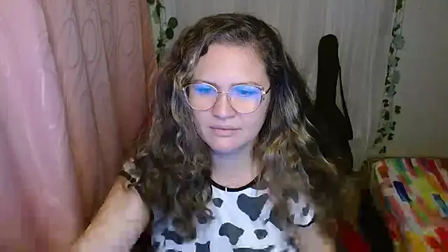 Snapshot of helenca43 chatting on 10-10-25, 09:43 helenca43 online show from 10-10-25, 09:43
