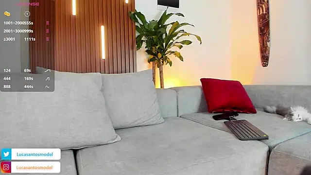 Snapshot of lucasanto_ chatting on 10-17-25, 12:36 lucasanto online show from 10-17-25, 12:36
