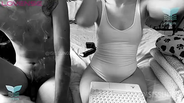 isissun03 online show from 11-04-25, 03:27